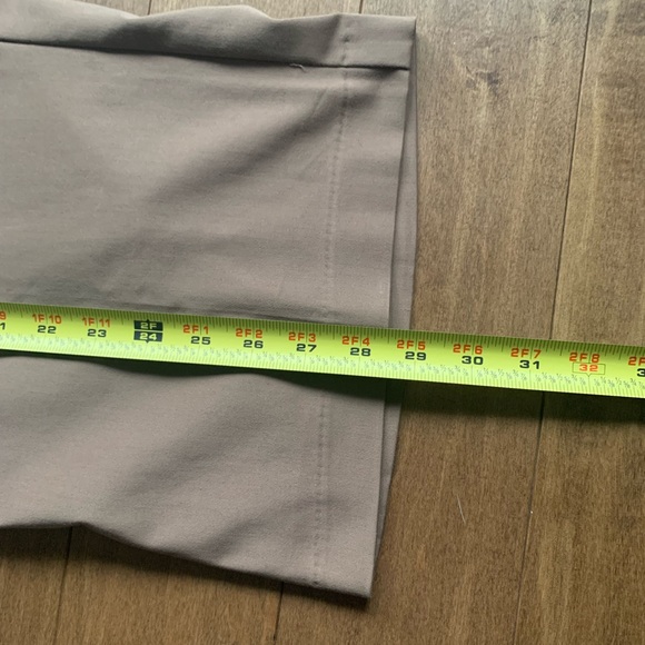 NWT Mid-rise Capris - fitted through the hip and thighs! - Picture 4 of 7